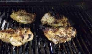 pollo-con-hogao-chicken-breasts-on-grill-2
