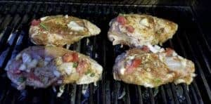 pollo-con-hogao-chicken-breasts-on-grill_1